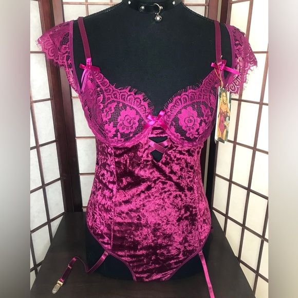 NWT Maroon Lace Lingerie with garter straps - Size Medium - Picture 9 of 16